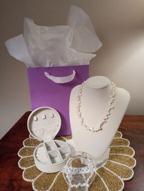 NWT Baroque Pearl Necklace And Bracelet Set With Jewelry Travel Case, Gift-To-Go